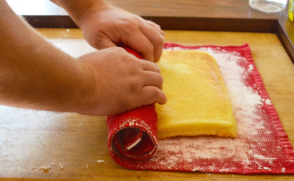 14 Roll cake in towel